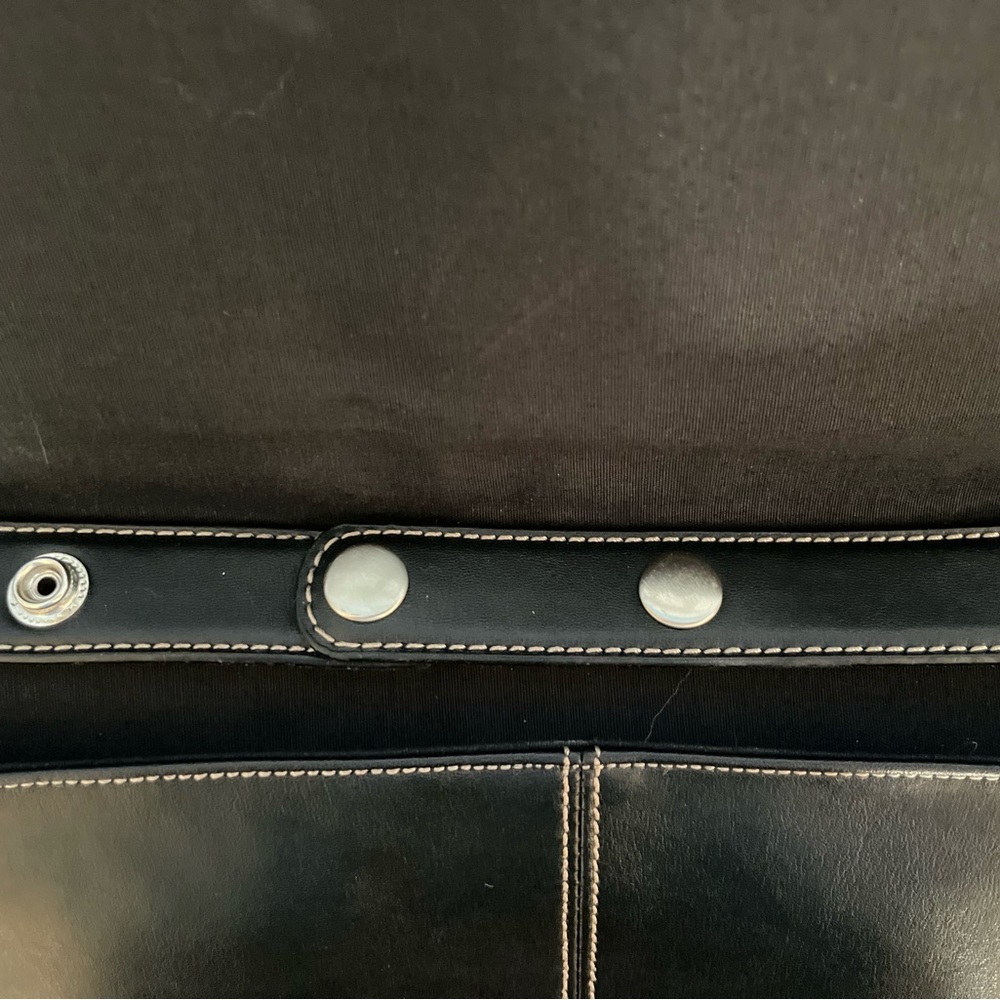 Anne Klein Black Leather Clutch/shoulderbag with Silver Hardware & fabric lining - Picture 5 of 9